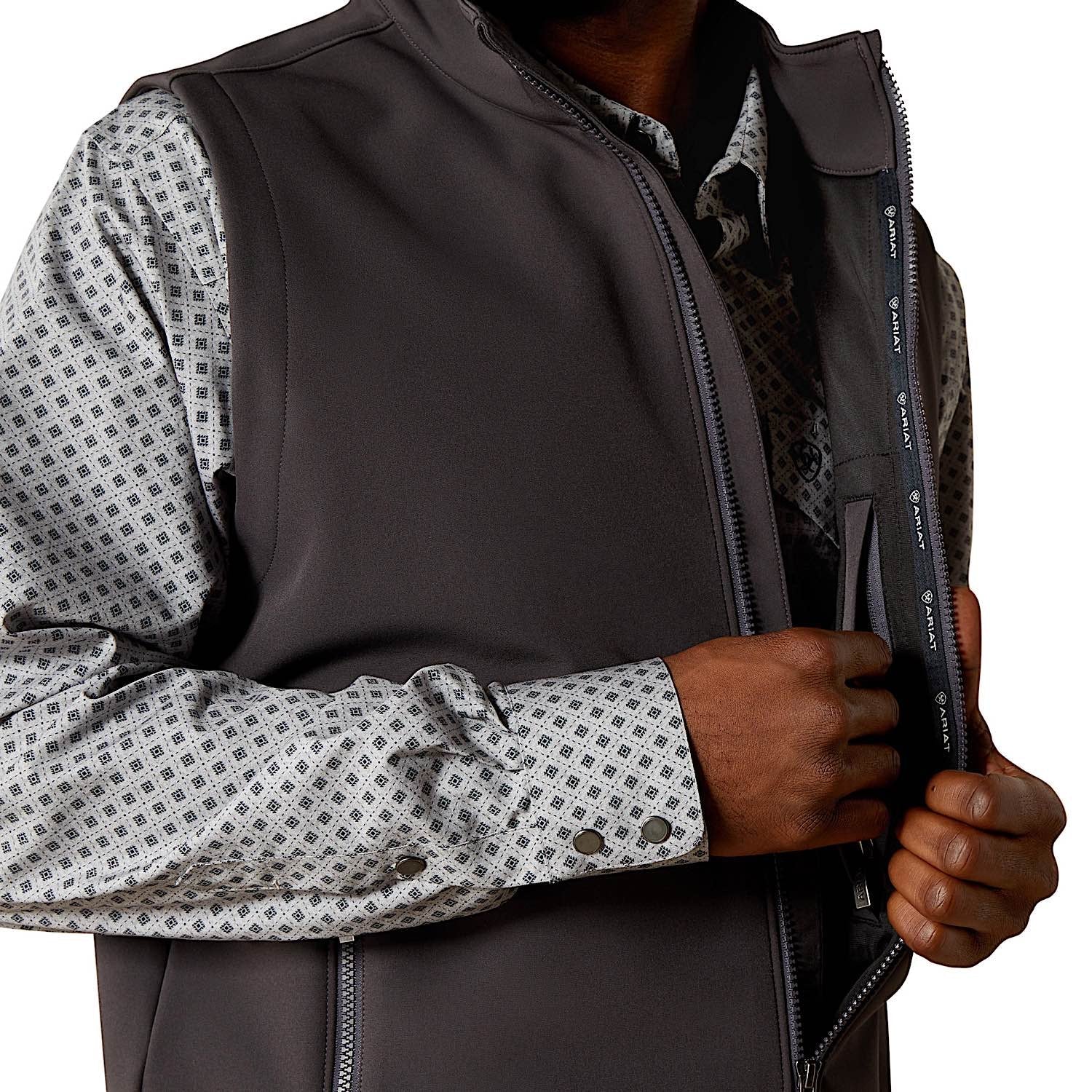 Ariat Men's Logo Softshell Vest - Phantom - Image 5