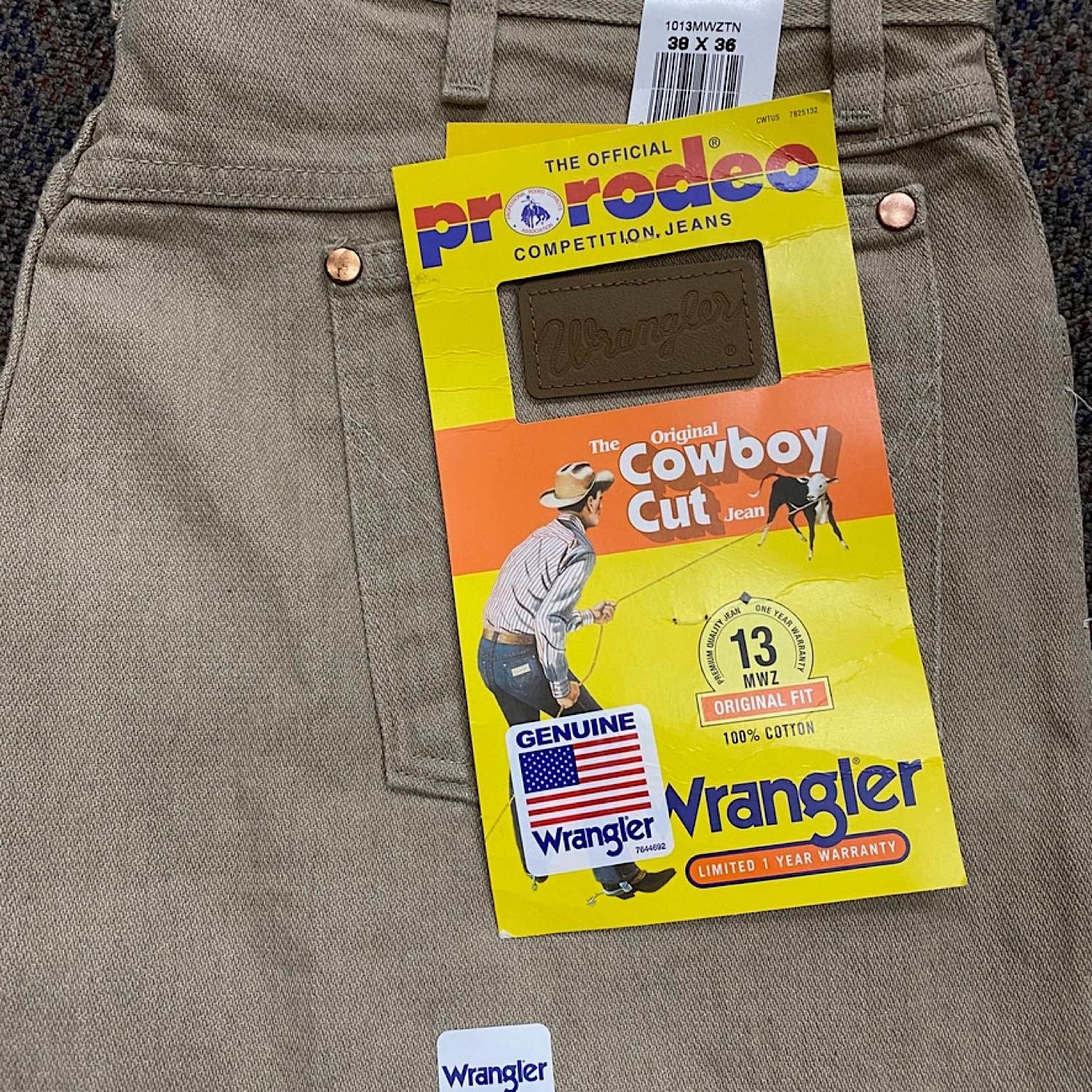 Wrangler Men's Original Fit Jean Prewashed Tan - Image 4