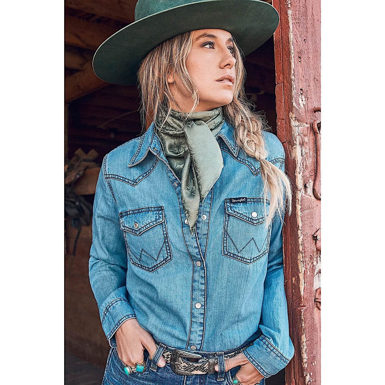 Wrangler Women's Classic Fit Denim Shirt - Mid Denim - Image 3